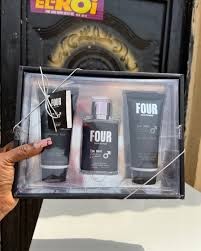 FOUR POUR HOMME